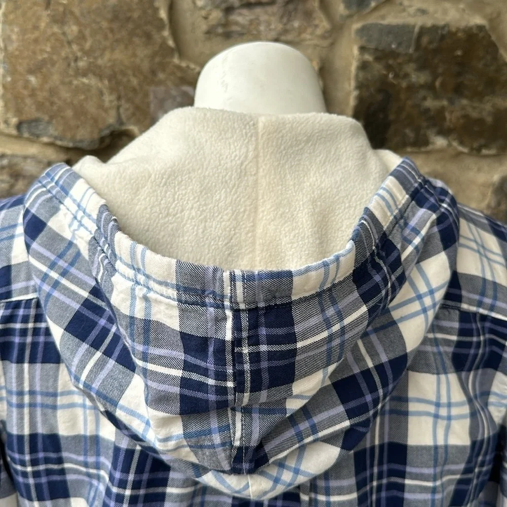 L.L. Bean Blue Plaid Flannel Jacket with Fleece Lining Lon Button-Up size Small